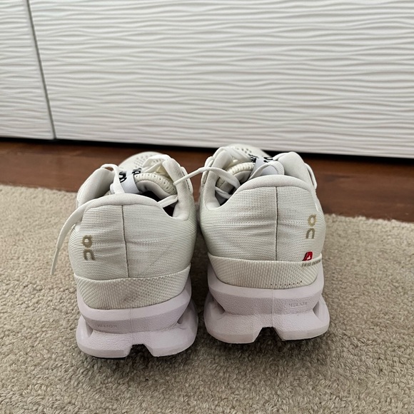 On cloud Running - Picture 3 of 5